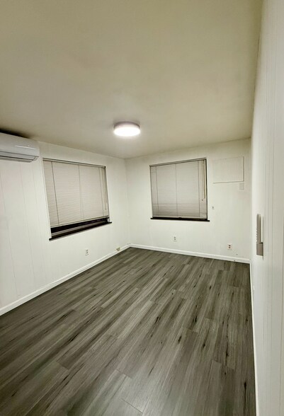 Building Photo - 6860 N Waterway Dr