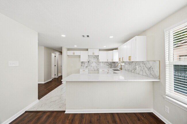 Building Photo - 7946 Fowlie St