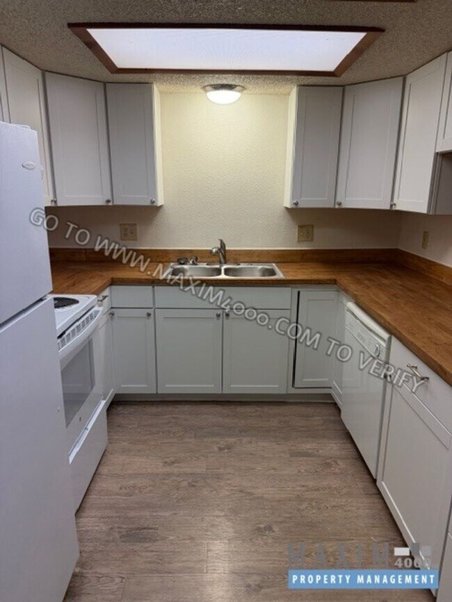 Building Photo - 2150 College Pl