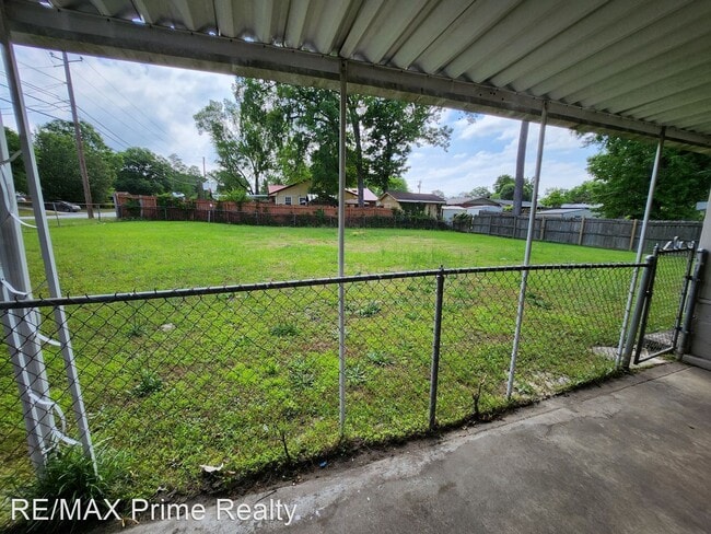 Building Photo - 4 br, 1.5 bath House - 944 Pembrook Drive