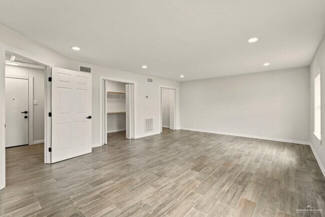Building Photo - 413 S Los Cerritos Cir