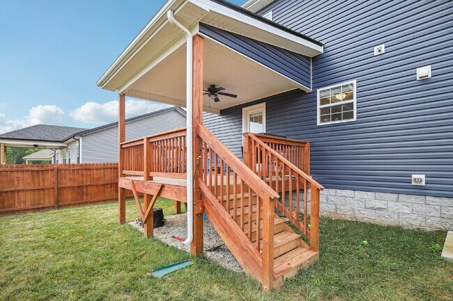 Building Photo - 513 Lucky Ln