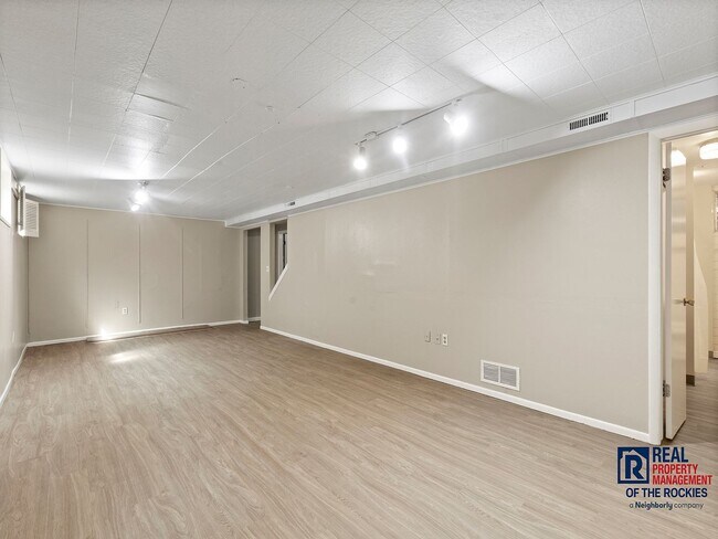 Building Photo - Modern Fort Collins Gem: Newly Remodeled H...