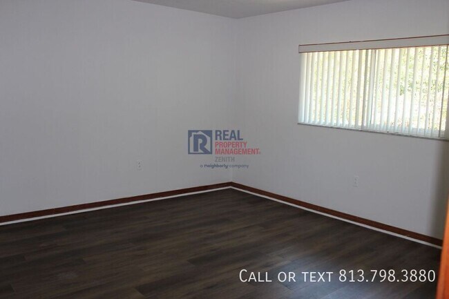 Building Photo - 621 Sunset Dr