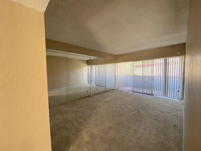 Building Photo - ALL UTILITIES INCLUDED