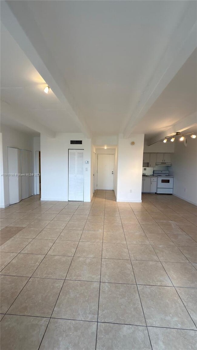 Building Photo - 8950 NE 8th Ave