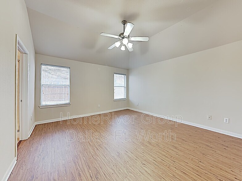 Building Photo - 3033 Lakefield Dr