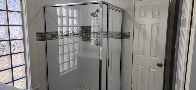 Building Photo - 5733 Dorbrandt St