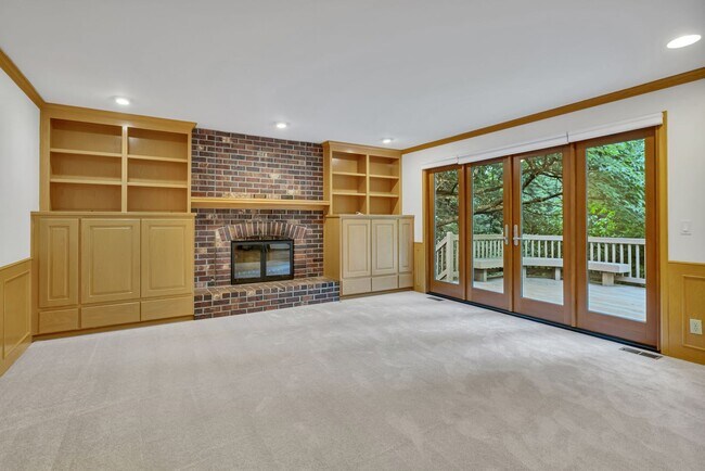 Building Photo - 16323 NE 50th Way