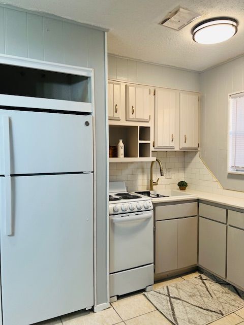 Building Photo - 228 Country Club Rd