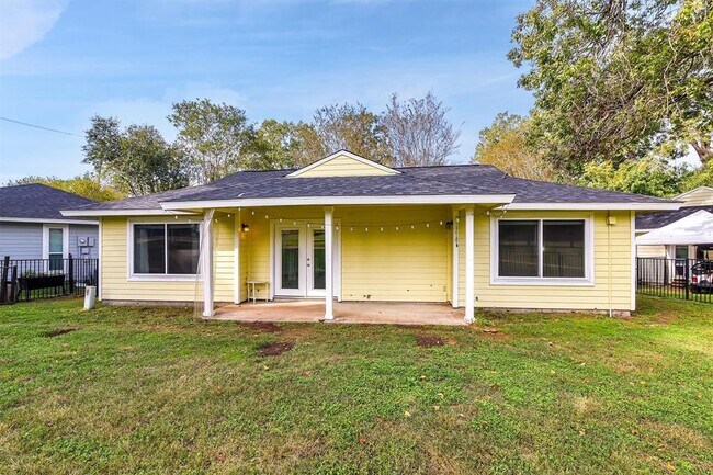 Building Photo - 3555 Balboa Cir