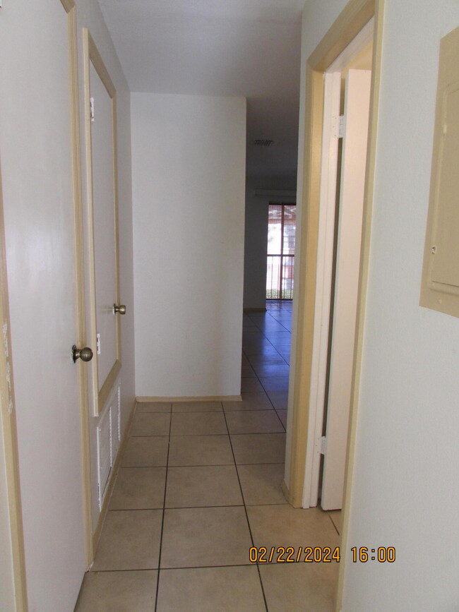 Building Photo - 4125 Pinewood Dr NE