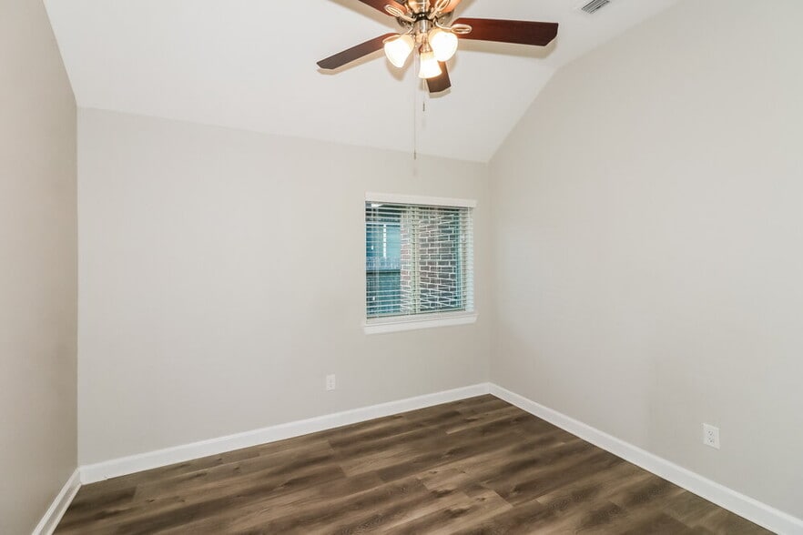 Building Photo - 415 Rocky Briar Ct