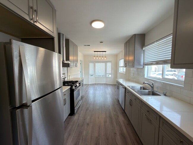 Building Photo - 1110 Mira Mar Ave