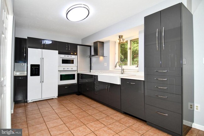 Building Photo - 2062 Farragut Dr