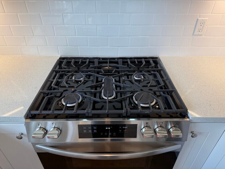 New Stove - 119 Peralta Ave