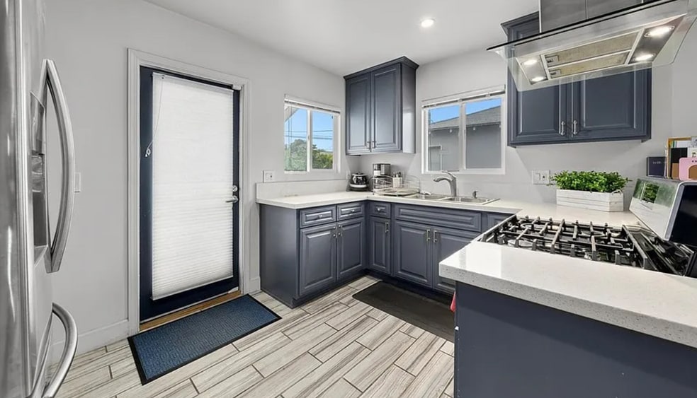 Building Photo - 1143 W 163rd St