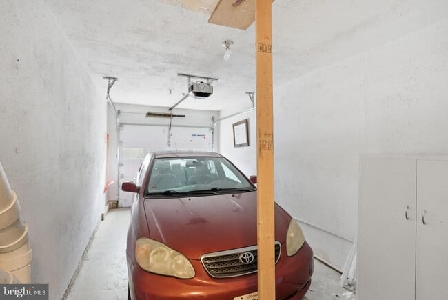 Building Photo - 13405 Shady Knoll Dr