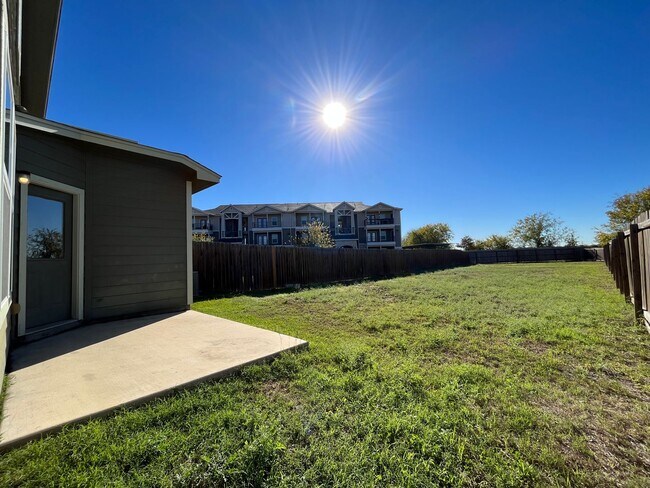 Building Photo - Town home for rent