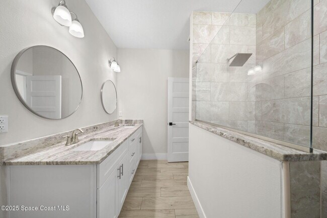 Building Photo - 434 Borraclough Ave