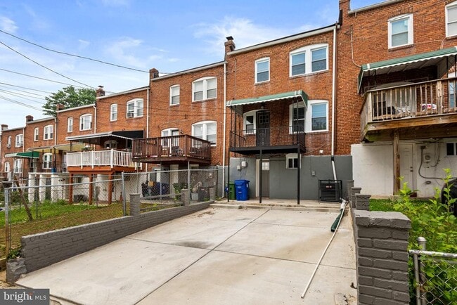 Building Photo - 1015 Lyndhurst St
