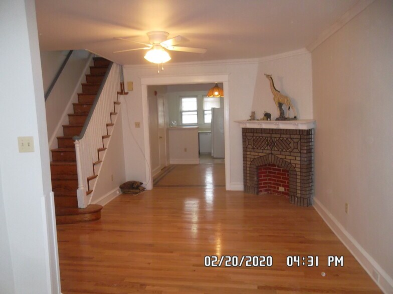Building Photo - 577 Green Ln
