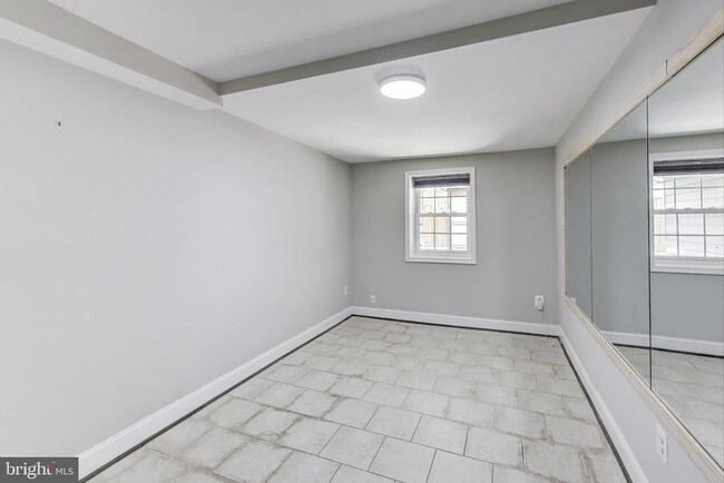 Building Photo - 317 Todd Pl NE