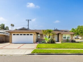 Building Photo - 5532 Vallecito