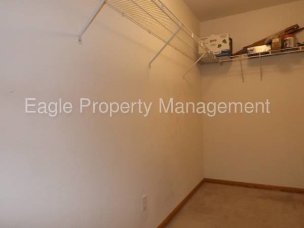Building Photo - 6723 Creekside Dr NE