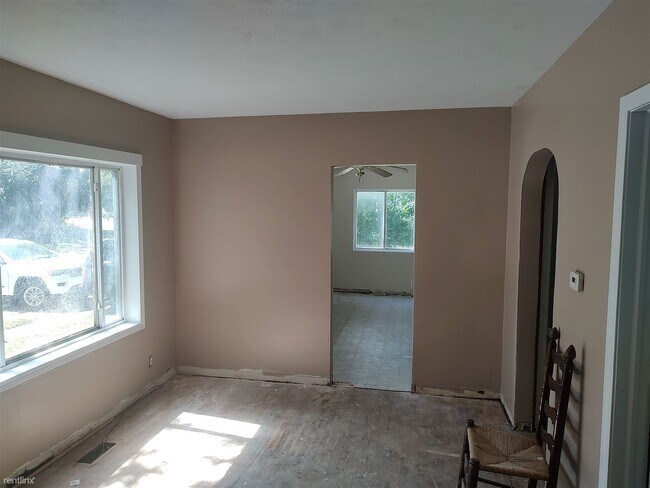 Building Photo - 2 br, 1 bath House - 3168 West Parkway Avenue