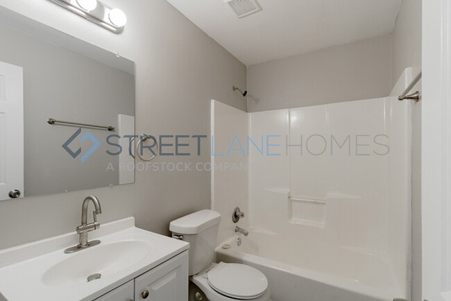 Building Photo - Charming 3 Bedroom in Warner Robins!
