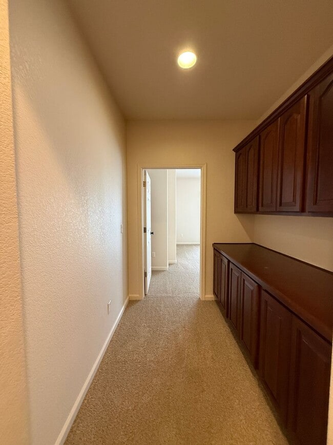 Building Photo - Beautiful single story 3 bedroom, 2 bath home with nearly 1900 sq ft of living space.