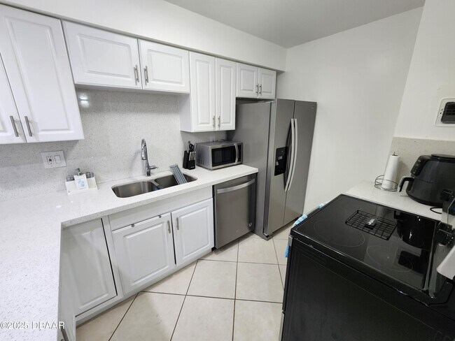 Building Photo - 2800 N Atlantic Ave