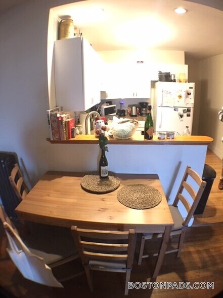 Building Photo - 318 St Paul St