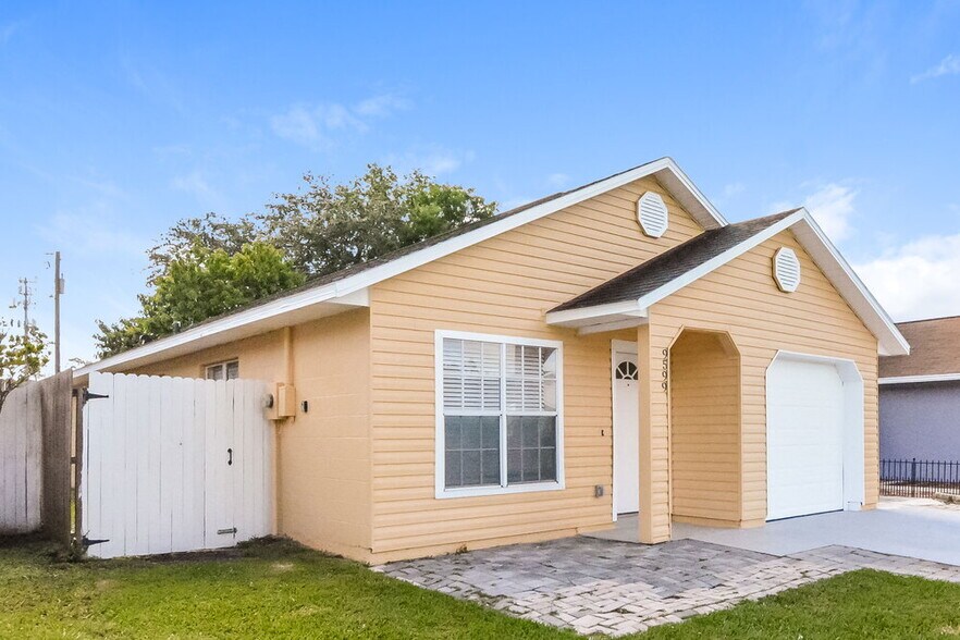 Building Photo - 9599 Lupine Ave