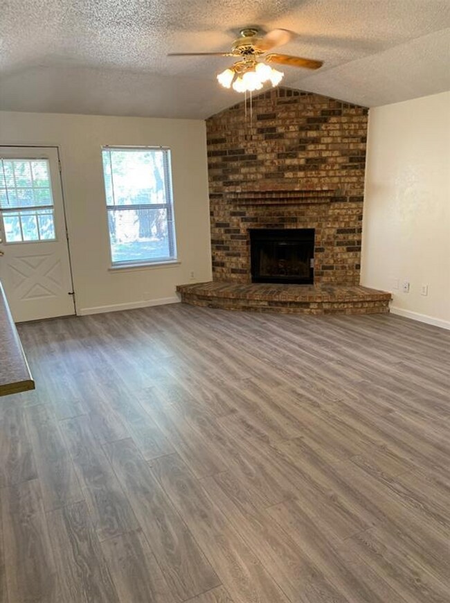 Building Photo - 7304 Meadowbrook Dr