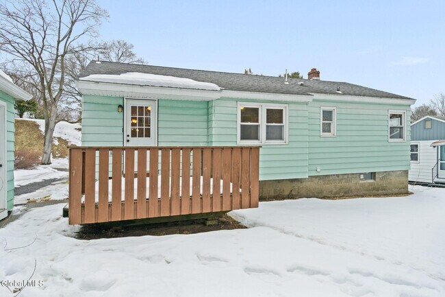 Building Photo - 165 S Pine Ave