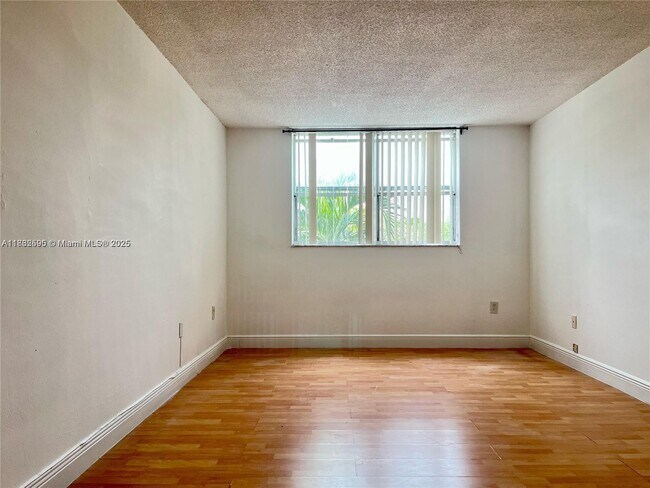 Building Photo - 1805 Sans Souci Blvd