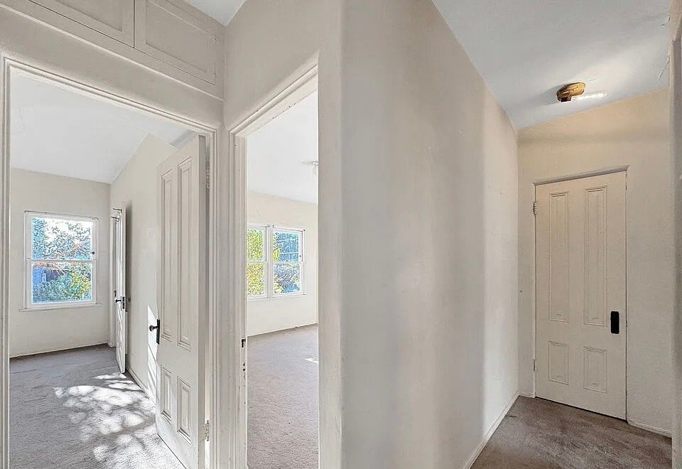 Building Photo - 844 25th St