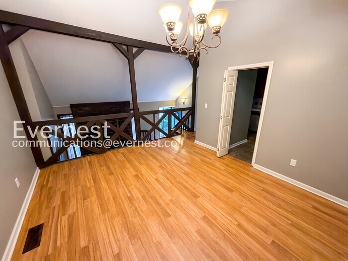 Building Photo - 716 Brookview Dr