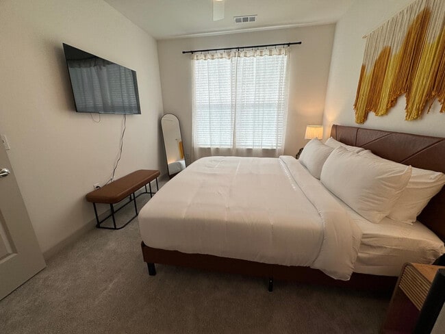 Building Photo - 1301 Leah Ave