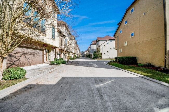 Building Photo - 2707 King's Retreat Cir