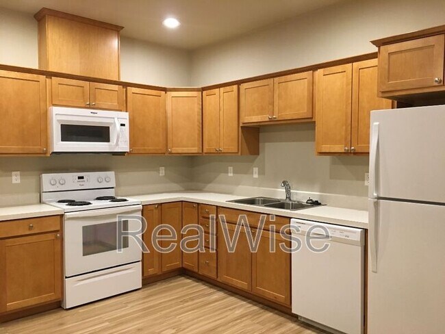 Building Photo - 502 SW Evergreen Ave