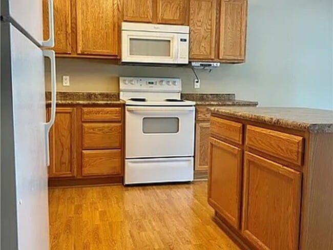 Building Photo - 3005 SW Sharmin Ln