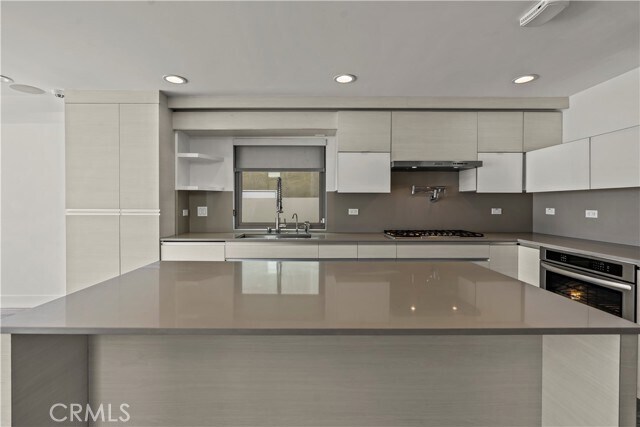 Building Photo - 816 W Oceanfront