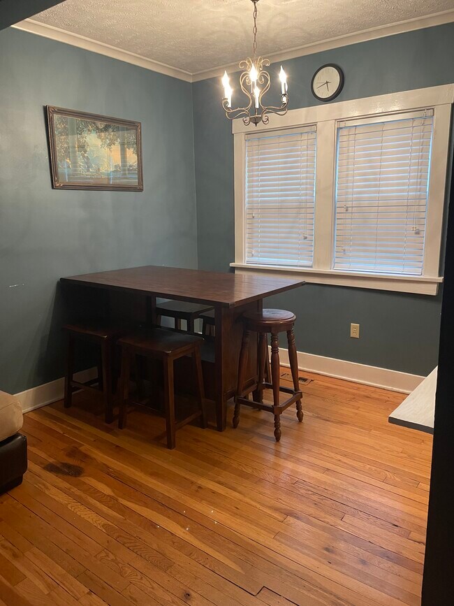 Building Photo - 818 S 37th Ave