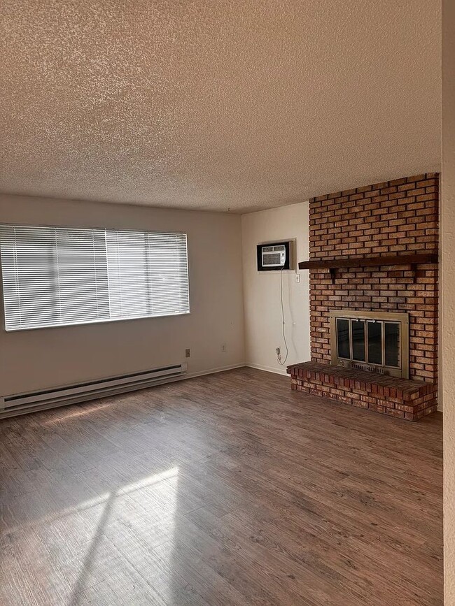 Building Photo - Two Bedroom Condo With  Garage Available F...