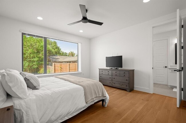 Building Photo - 1006 Winsted Ln