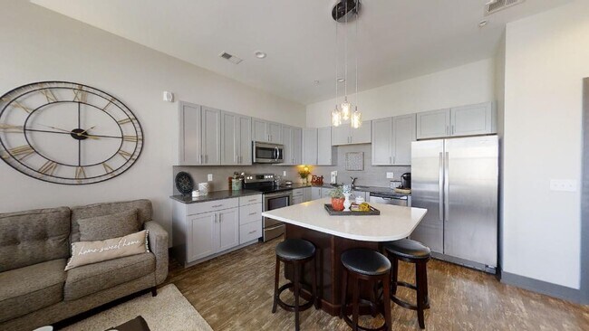 Building Photo - Beautiful Loft Apartment in the Heart of D...