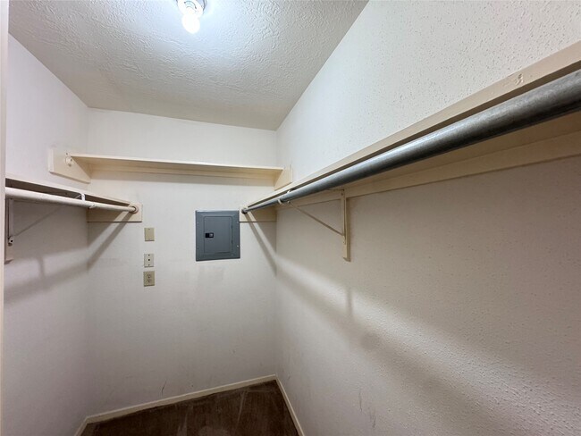 Building Photo - 10555 Turtlewood Ct